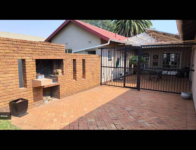 3 BEDROOM HOUSE FOR SALE IN BRACKENHURST